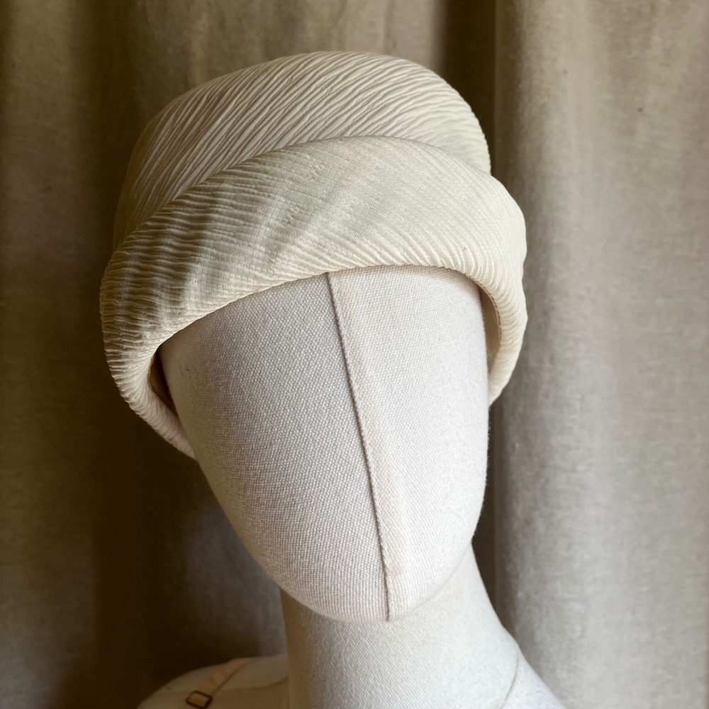 Vintage Ivory‎ Textured Pillbox Hat 1960s Sculptural Mod Cocktail Hat
